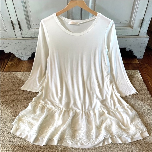 Chris & Carol Tops - NWT Lace Bottom Layering Tunic